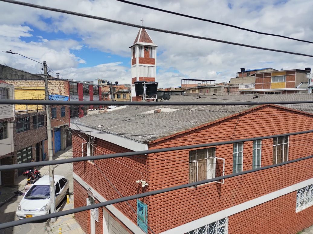 Casa de 10 alcobas en venta en Alqueria La Fragua, Bogotá, 210 m² · foto 8 de 8