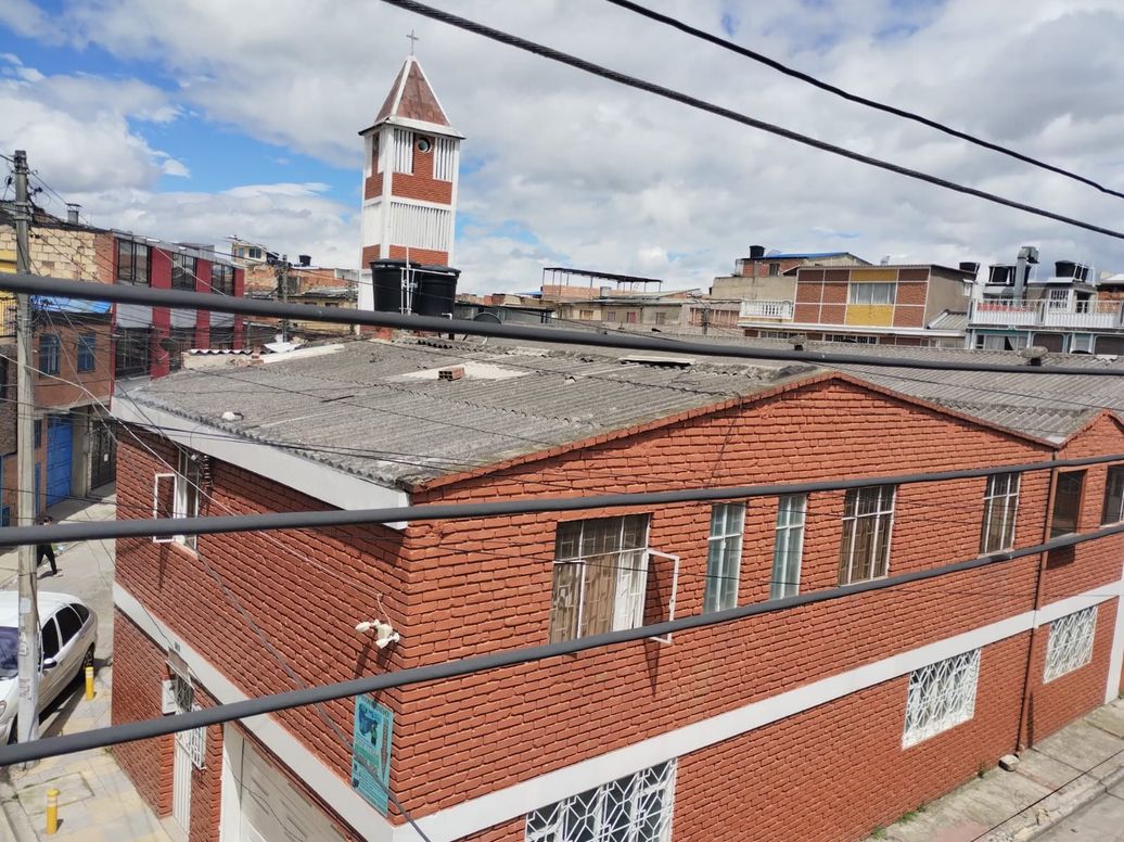 Casa de 10 alcobas en venta en Alqueria La Fragua, Bogotá, 210 m² · foto 4 de 8