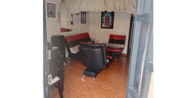 Comodo Apartamento en sector Villas del sol de Bello, Unidad abierta con parqueaderos comunes. Ubicado en primer piso.

Entre sus comodidades cuenta con:

3 habitaciones cada una con closet, 1 baño, cocina integral, zona de ropas amplia.

Cercano a colegios, parques, iglesias, supermercados y fácil acceso a transporte público.

Deseas más información? Puedes comunicarte con nosotros para ayudarte a encontrar el inmueble que necesitas.

Contactanos: Ana Milena Estrada Celular: 317 643 48 56
