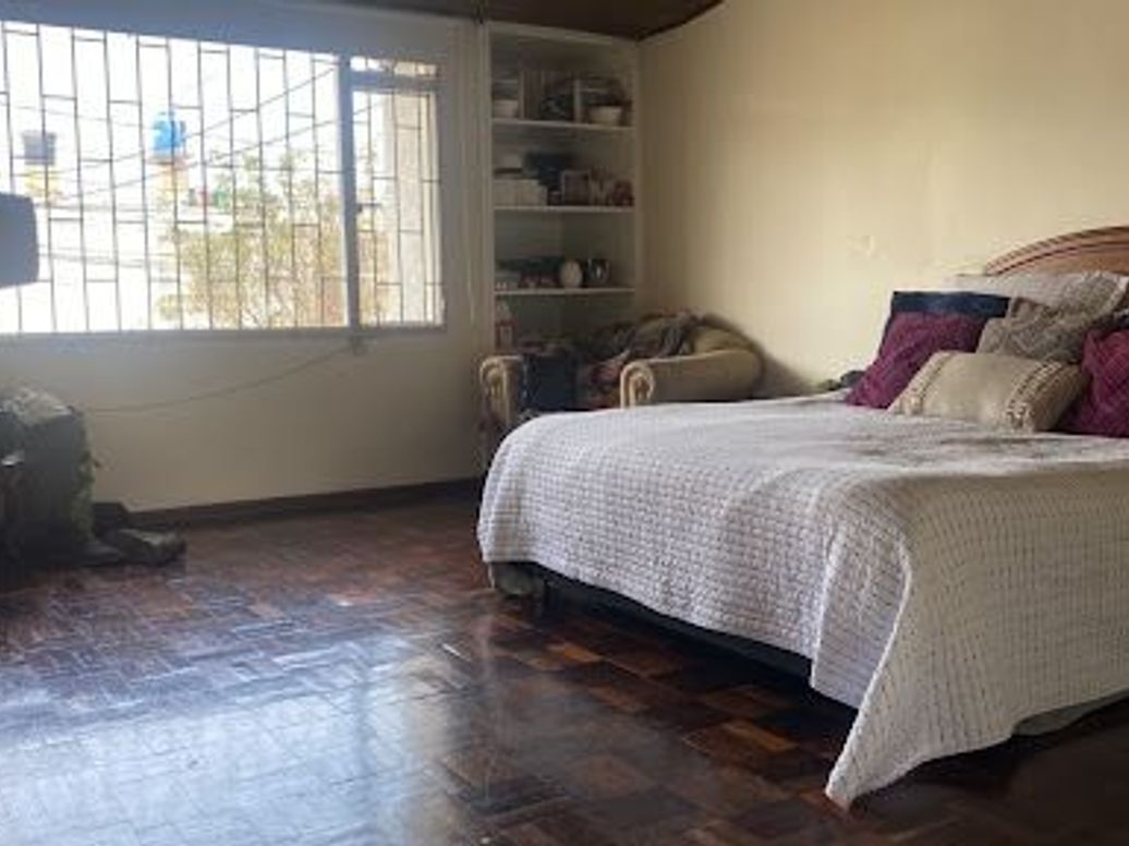 Casa de 5 alcobas en venta en Santa Margarita, Bogotá, 345 m² · foto 8 de 12