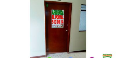 Código: P90-06
Precio: 700.000
Sector: Centro

Se arrienda oficina en el edificio Cibeles en el centro, lugar muy tranquilo, con excelentes rutas de transporte e ideal para emprendimientos. Cuenta con 1 salónn, 1 baño, ventanal, piso en baldosa, portería y un área de 35 m². Para mayor información puedes comunicarte al 513 0514, 320 6730962 o al 310 3855242.