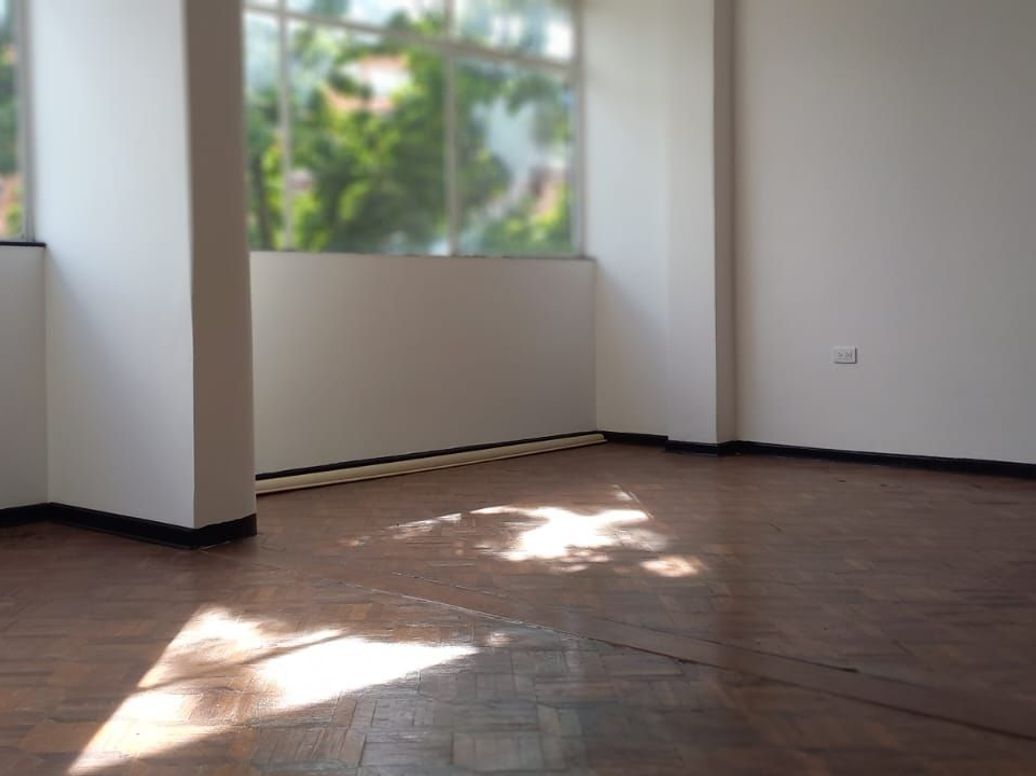 Apartamento de 2 alcobas en venta en La Salle, Bogotá, 127 m² · foto 3 de 19