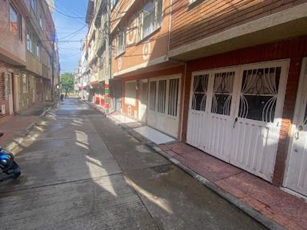 Casa de 7 alcobas en venta en Vereda Suba Rincón, Bogotá, 216 m² · foto 2 de 19