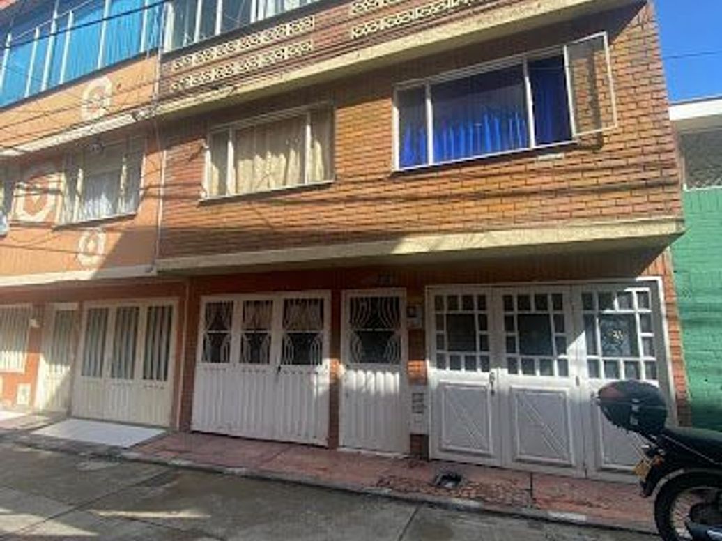 Casa de 7 alcobas en venta en Vereda Suba Rincón, Bogotá, 216 m² · foto 3 de 19