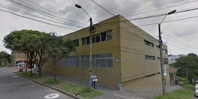 Amplio local, con ubicación estratégica cercana al Centro de Pereira y con espacios para oficinas y almacenaje, ideal para call center, ips y empresas de servicios