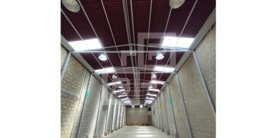 BODEGAS Y PROYECTOS tiene Magnifica Bodega para VENTA en BELLO el cual cuenta con 352 mtrs2, puerta camion tipo Cortina, piso en concreto reforzado, doble altura, energia Bifasica con opciones de convertir a trifasica, oficina de negocios, puerta  de acceso peatonal,  2 baños, bañera, cocina integral, gas natural, cuenta con lavadero y zona de ropas, rejas con cantonera electrica para acceso al 2 nivel, excelente Iluminacion artificial y luz dia, zona comercial mixta, con alto flujo peatonal, cercana a rutas de transporte urbano y parque principal de BELLO, ideal para almacenaje, E-comerce o empresa de confecciones.
