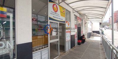 Arriende este local comercial de 20 m² en Antonia Santos Centro, Bucaramanga, Santander. Ubicado en el conjunto residencial Parque Cajasan, Calle 31 #23-49 Local 12-14. Este inmueble incluye 1 parqueadero y se ofrece en arriendo por $750.000, siendo una opción práctica para su negocio en un estrato 2. Contacte para más información o para agendar una visita. Opciones: whatsapp, quiero que me contacten, ver teléfonos.