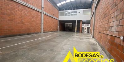 Bodega en primer nivel, unidad cerrada con vigilancia 7/24, 10 mts de altura, piso en concreto reforzado, energía trifásica, cerca al aeropuerto