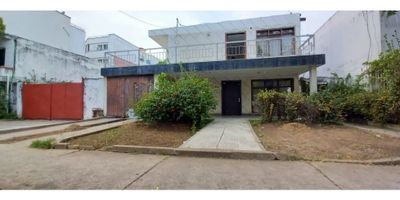 Casa en venta - Crespo - Cartagena

Casa Duplex

Tiene 7 alcobas (2 en el primer piso, 5 en el segundo piso), 4 baños (1 en el primer piso y 3 en el segundo piso), cocina equipada, sala de estudio, patio y terraza amplia, ideal para inversion, a 1 minuto del aeropuerto, zona turística y exclusiva de la ciudad de Cartagena, a 5 minutos de la zona norte, transporte cercano, cerca de las playas, super mercados, locales comerciales, droguerías, casa y apartamentos residenciales.

Tiene garaje.

6676881.
