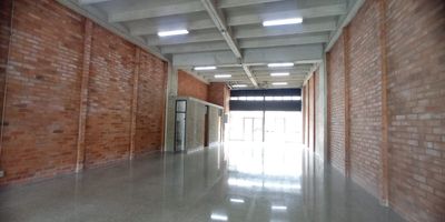 Local en arriendo en Medellín, ubicado en el reconocido barrio SHELLMAR, Antioquia. Este espacio comercial ofrece 194 m² construidos, ideales para su negocio. Cuenta con 2 baños y 3 parqueaderos, facilitando la operación diaria. Estratégicamente bien ubicado, disfruta de fácil acceso y amplios espacios, situado en una zona muy comercial de estrato 6. Para más detalles o programar una visita, puede contactarnos por WhatsApp, "quiero que me contacten" o "ver teléfonos".