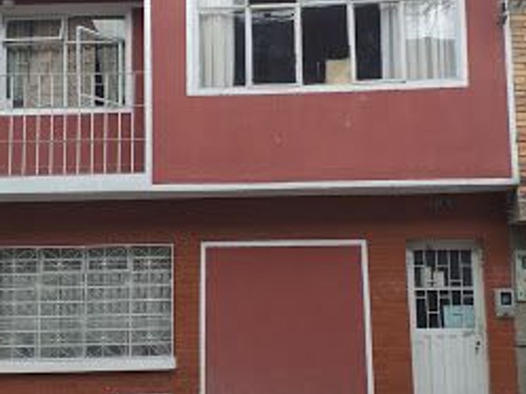 Casa de 12 alcobas en venta en La Estradita, Bogotá, 144 m² · foto 2 de 20