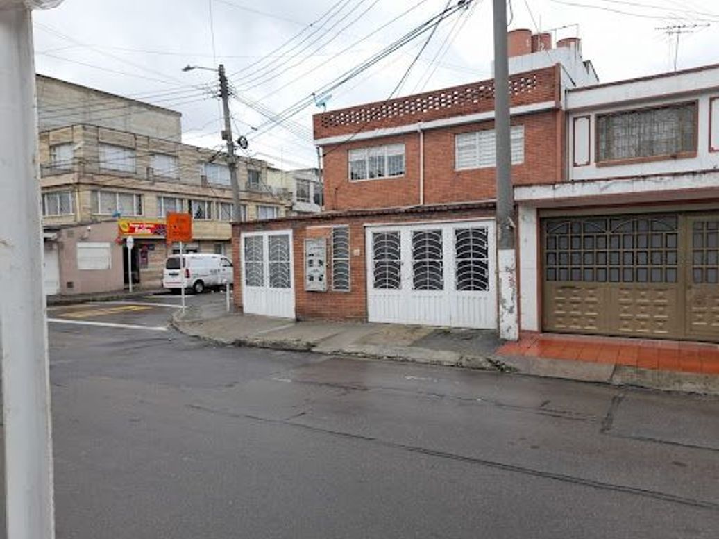 Casa de 9 alcobas en venta en Marsella, Bogotá, 460 m² · foto 2 de 4