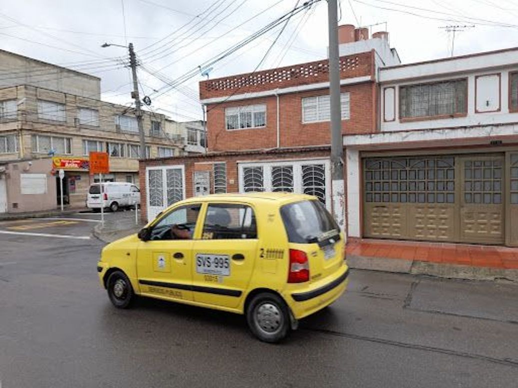 Casa de 9 alcobas en venta en Marsella, Bogotá, 460 m² · foto 3 de 4