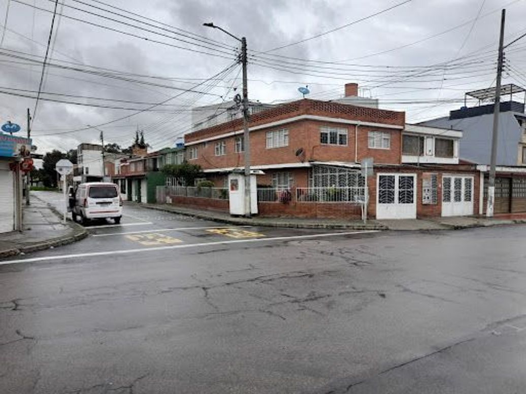 Casa de 9 alcobas en venta en Marsella, Bogotá, 460 m² · foto 4 de 4