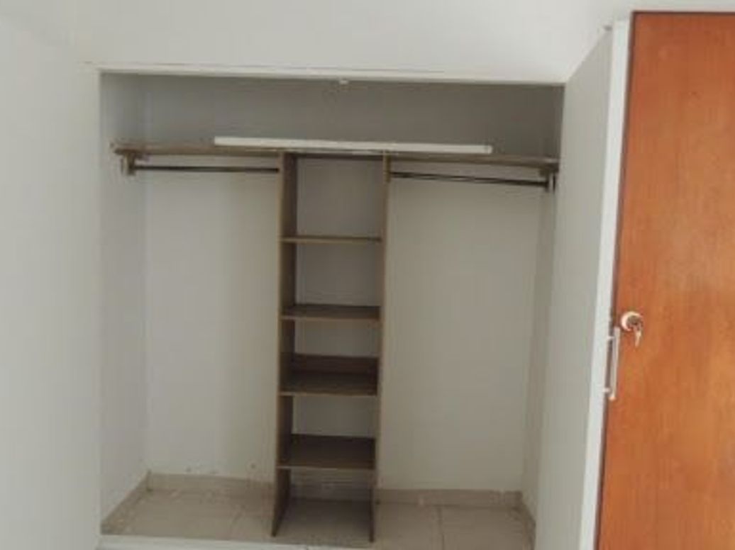 Casa de 11 alcobas en venta en Las Américas, Bogotá, 357 m² · foto 2 de 20