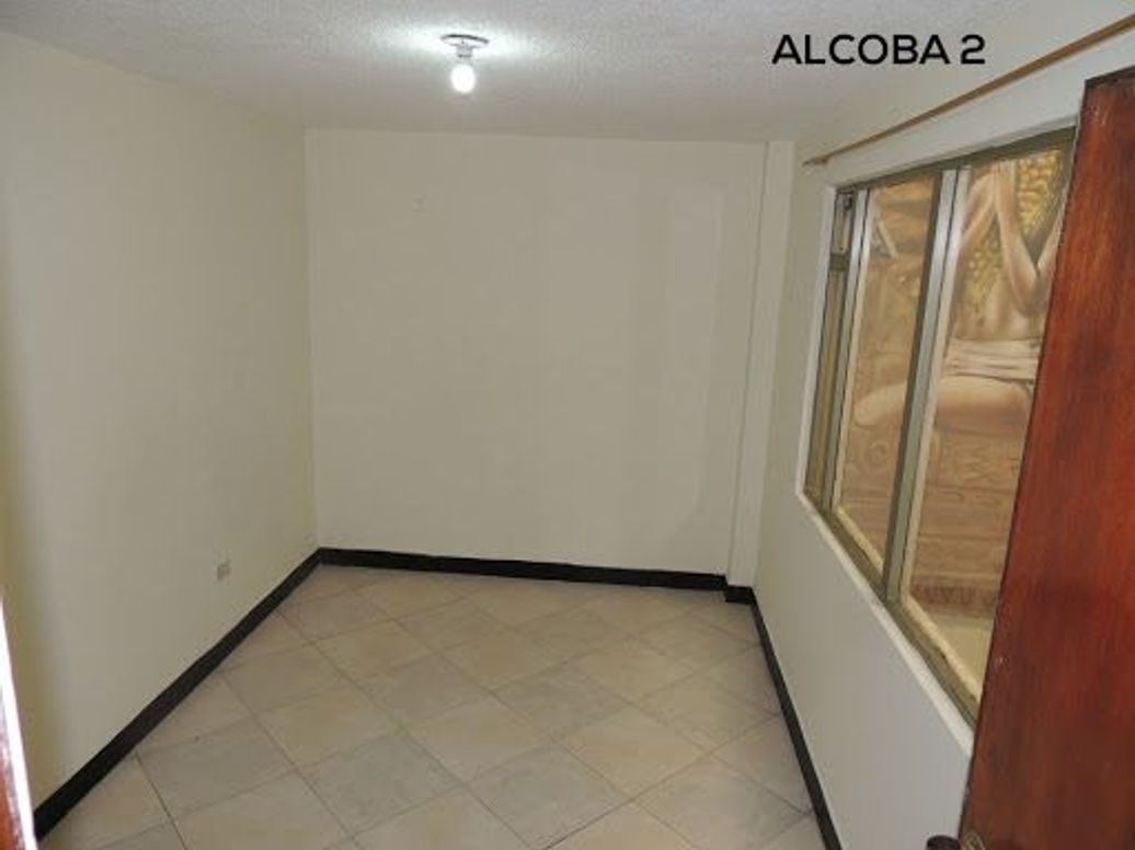 Casa de 11 alcobas en venta en Las Américas, Bogotá, 357 m² · foto 3 de 20