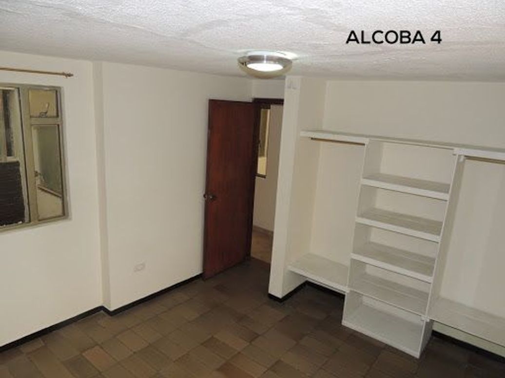 Casa de 11 alcobas en venta en Las Américas, Bogotá, 357 m² · foto 5 de 20