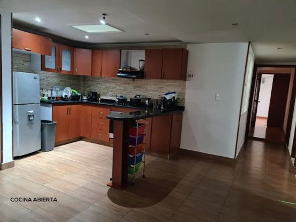 Casa de 11 alcobas en venta en Las Américas, Bogotá, 357 m² · foto 14 de 20