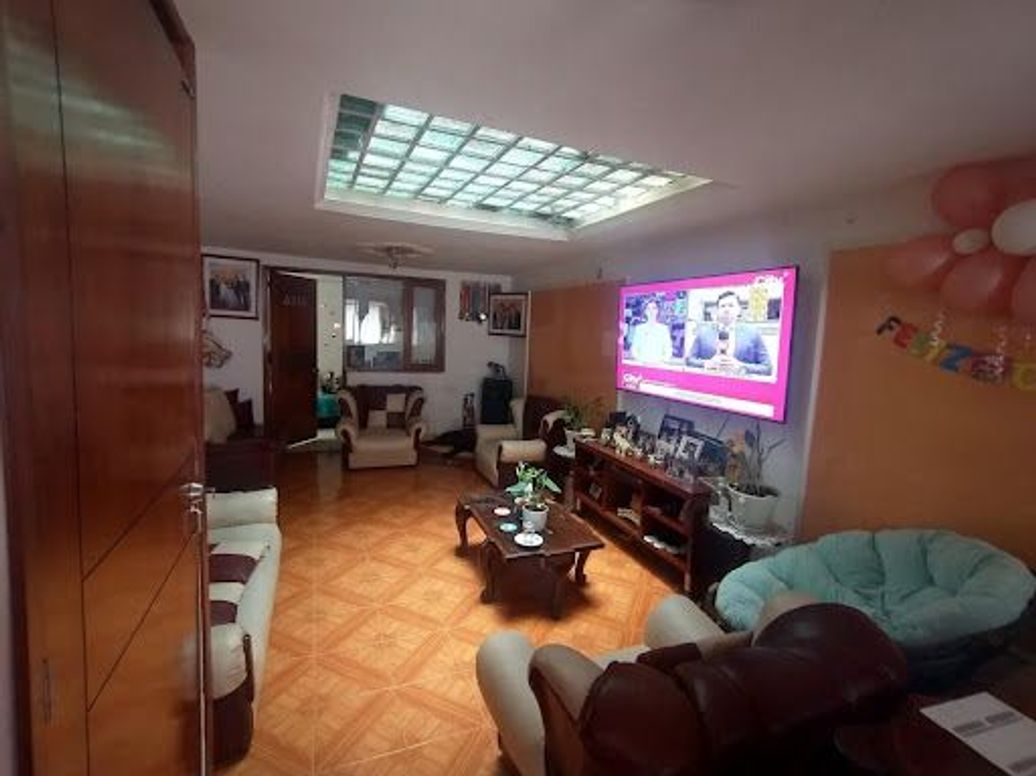 Casa de 14 alcobas en venta en Fontibón, Bogotá, 320 m² · foto 2 de 20