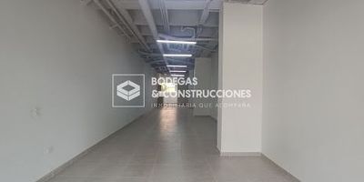 Local comercial en edificio residencial, excelente ubicacion, para estrenar, buena altura, unidades residenciales a los alrrededores, sobre via principal, el local cuenta con baño privado y cocineta, local disponible para arriendo y venta