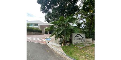 EN VENTA APARTAMENTO CERRO AZUL DEL VERGEL Este amplio y lujoso inmueble  es la opción perfecta ya que cuenta con excelentes características internas y externas. 

En su interior tiene 3  alcobas cada una con baño privado y closeth, estudio, zona tv, sala, comedor,  cocina integral con lavavajillas, estufa empotrada campana extractora de olores, griferia importada, nevera de vinos, barra estilo americano, tambien  balcones de extremo a extremo con doble vista a la ciudad, pisos en mármol, 3 parqueaderos,   

Areas sociales ideales para disfrutar en familia como cancha de minifútbol sintética, cancha de tenis, parque infantill, gimnasio, piscina, planta eléctrica, porteria, salón social, urbanización cerrada, vigilancia 24/7.

Cerca al colegio San Bonifacio a la  Universidad de Ibague, Universidad Uniminuto,  tambien encuentra a su alrededor supermercados, plazoleta de comidas del vergel, iglesias, bombas de gasolina, zonas verdes, cafes entre otros.
