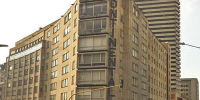 Local tradicional clásico, ubicado en la avenida Jiménez, centro histórico. buena ubicación, cómodas vías de acceso.