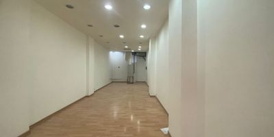 Local ubicado en el sector de Laureles, cuenta con facilidad de acceso, ademas esta cerca de multiples servicios complementarios y rutas de servicio publico.