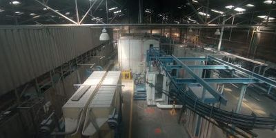 Amplia bodega para uso industrial y de almacenamiento, tiene tres niveles, 5 baños y 5 parqueaderos exteriores. Gran oportunidad