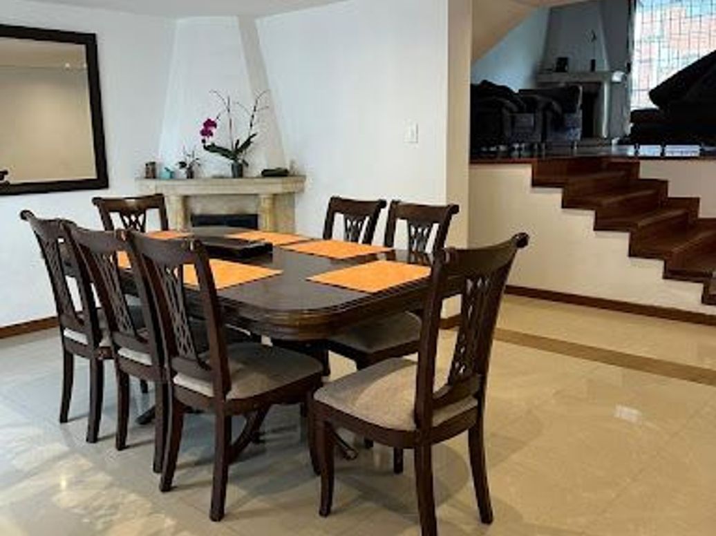 Casa de 3 alcobas en venta en El Contador, Bogotá, 300 m² · foto 2 de 18