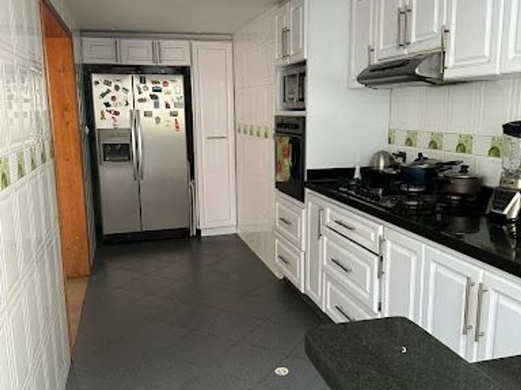 Casa de 3 alcobas en venta en El Contador, Bogotá, 300 m² · foto 6 de 18