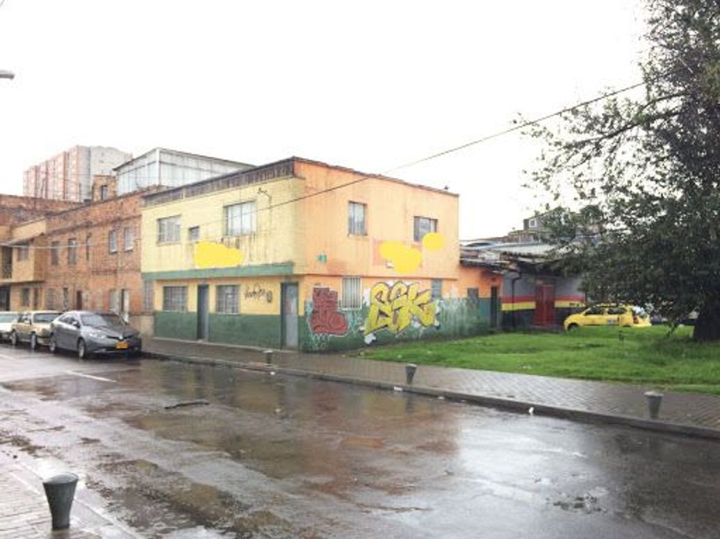 Casa de 7 alcobas en venta en San Joaquín, Bogotá, 334 m² · foto 2 de 2