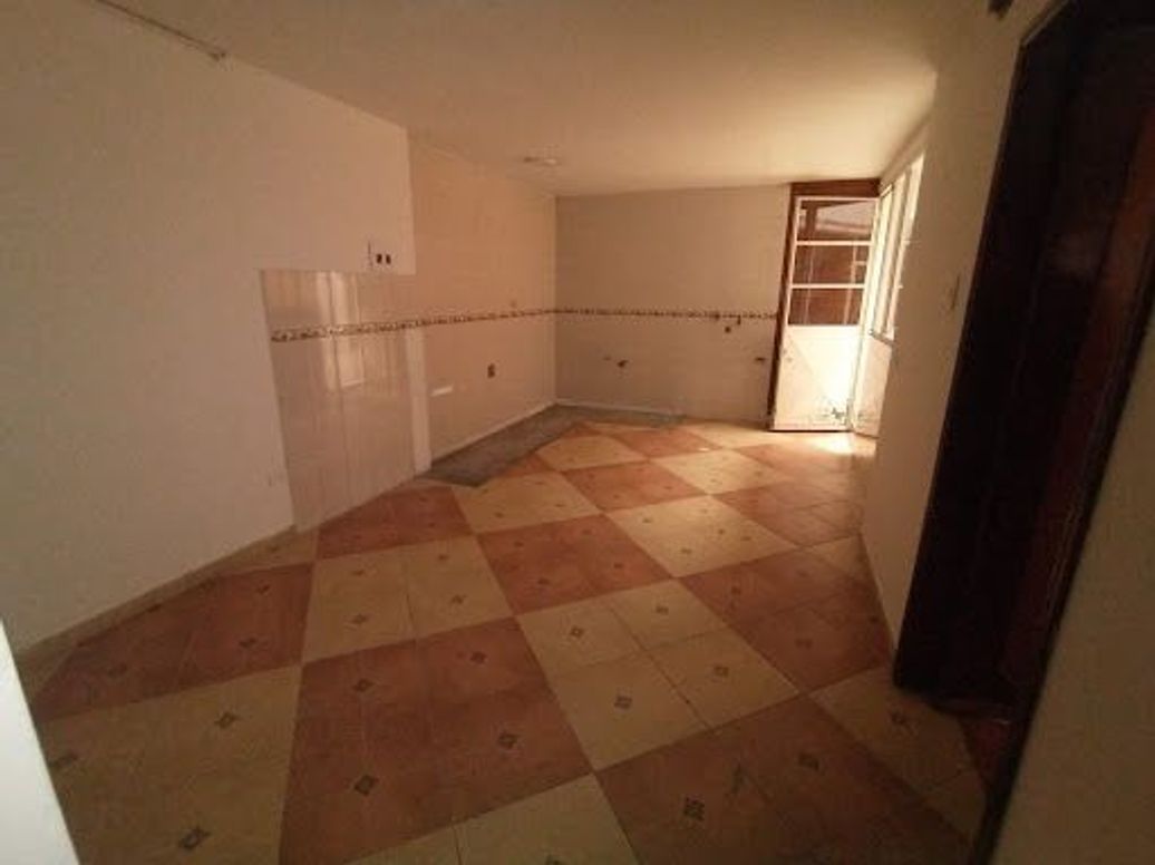 Casa de 10 alcobas en venta en Modelia, Bogotá, 314 m² · foto 11 de 20