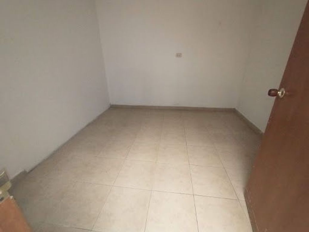 Casa de 10 alcobas en venta en Modelia, Bogotá, 314 m² · foto 14 de 20