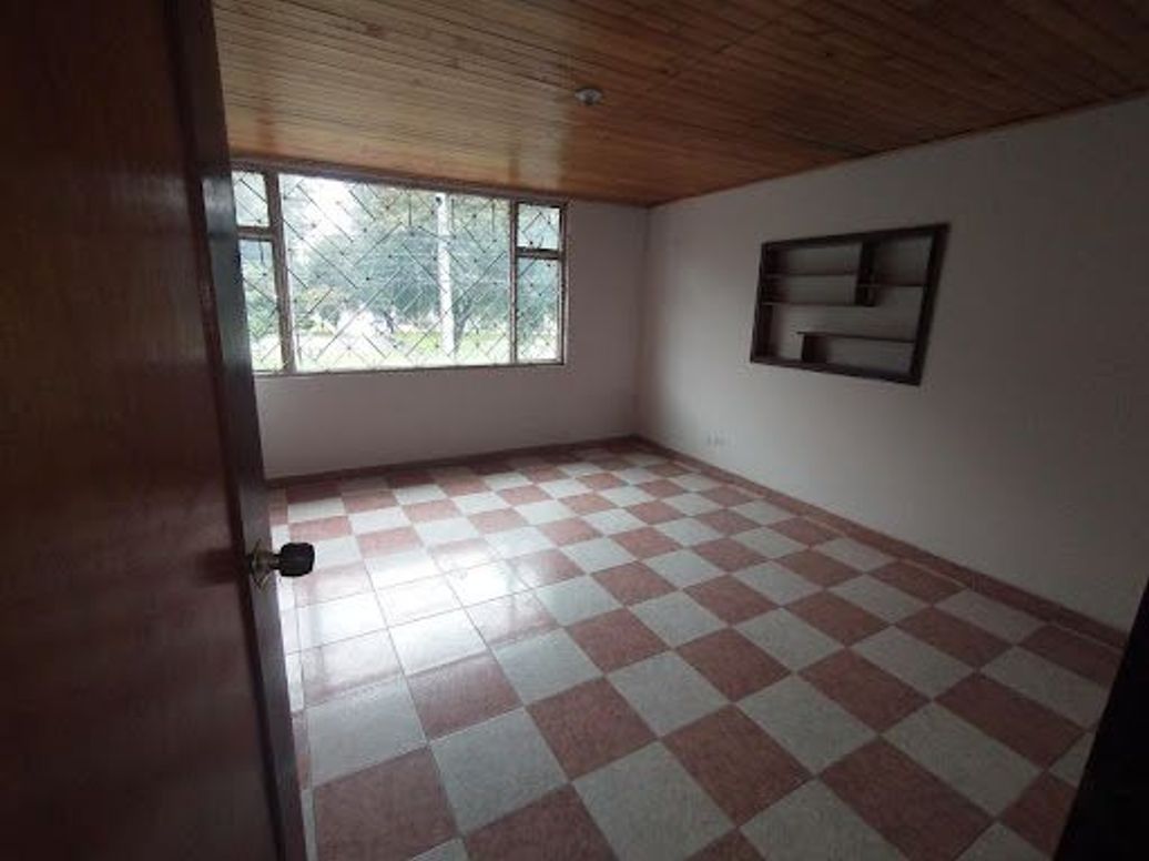 Casa de 10 alcobas en venta en Modelia, Bogotá, 314 m² · foto 3 de 20