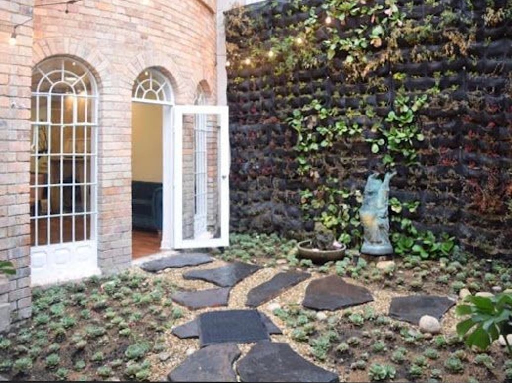 Casa de 1 alcoba en venta en Quinta Camacho, Bogotá, 344 m² · foto 2 de 13