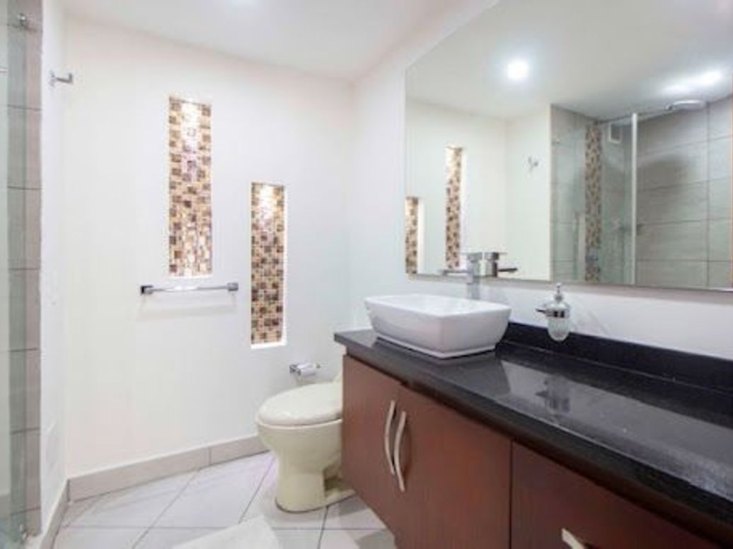 Apartamento de 3 alcobas en venta en Santa Barbara Central, Bogotá, 181 m² · foto 6 de 18