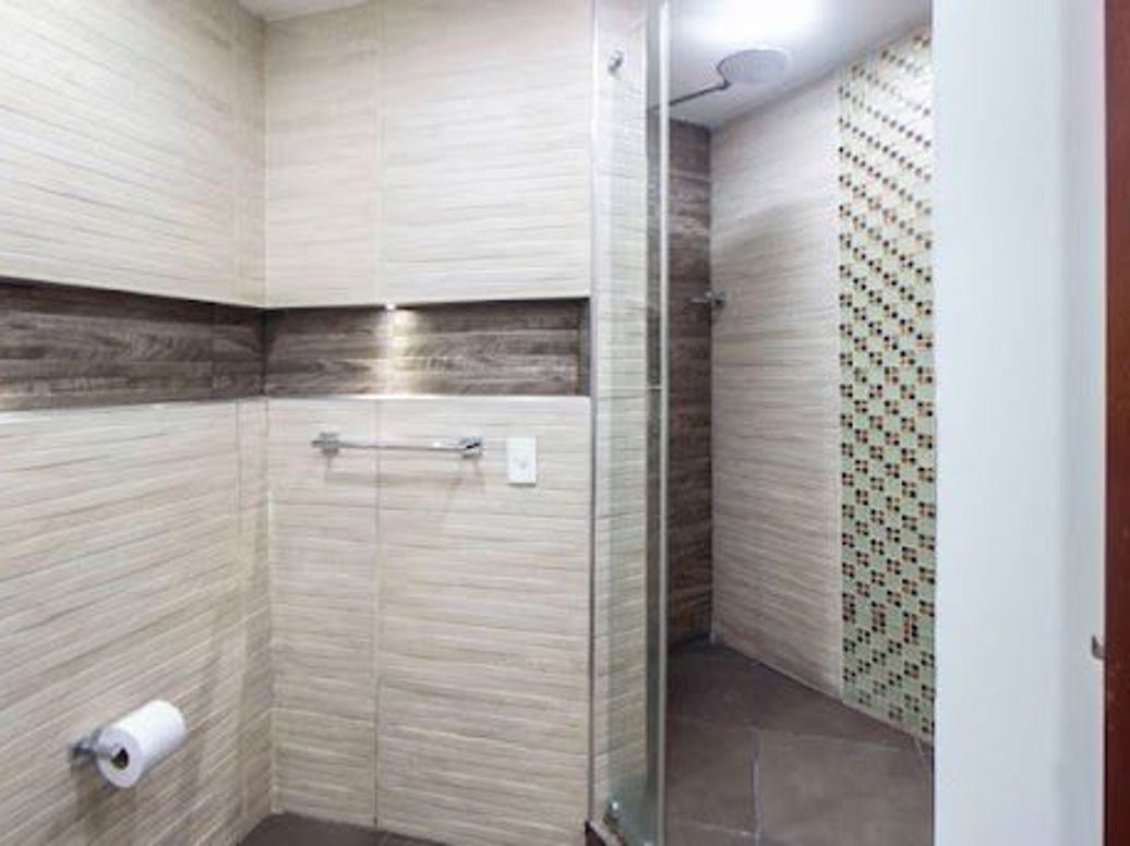 Apartamento de 3 alcobas en venta en Santa Barbara Central, Bogotá, 181 m² · foto 15 de 18