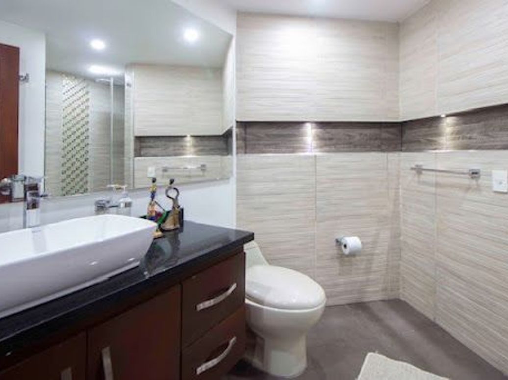 Apartamento de 3 alcobas en venta en Santa Barbara Central, Bogotá, 181 m² · foto 9 de 18
