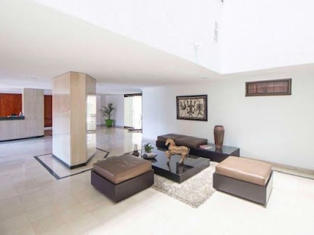 Apartamento de 3 alcobas en venta en Santa Barbara Central, Bogotá, 181 m² · foto 14 de 18