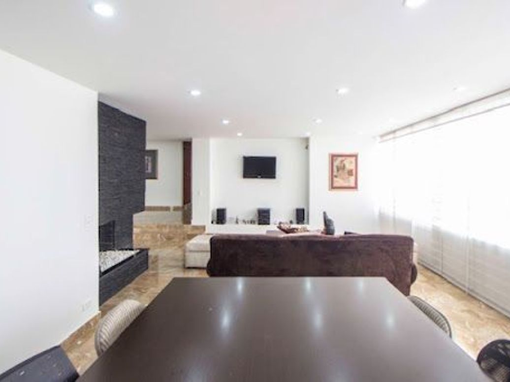 Apartamento de 3 alcobas en venta en Santa Barbara Central, Bogotá, 181 m² · foto 16 de 18