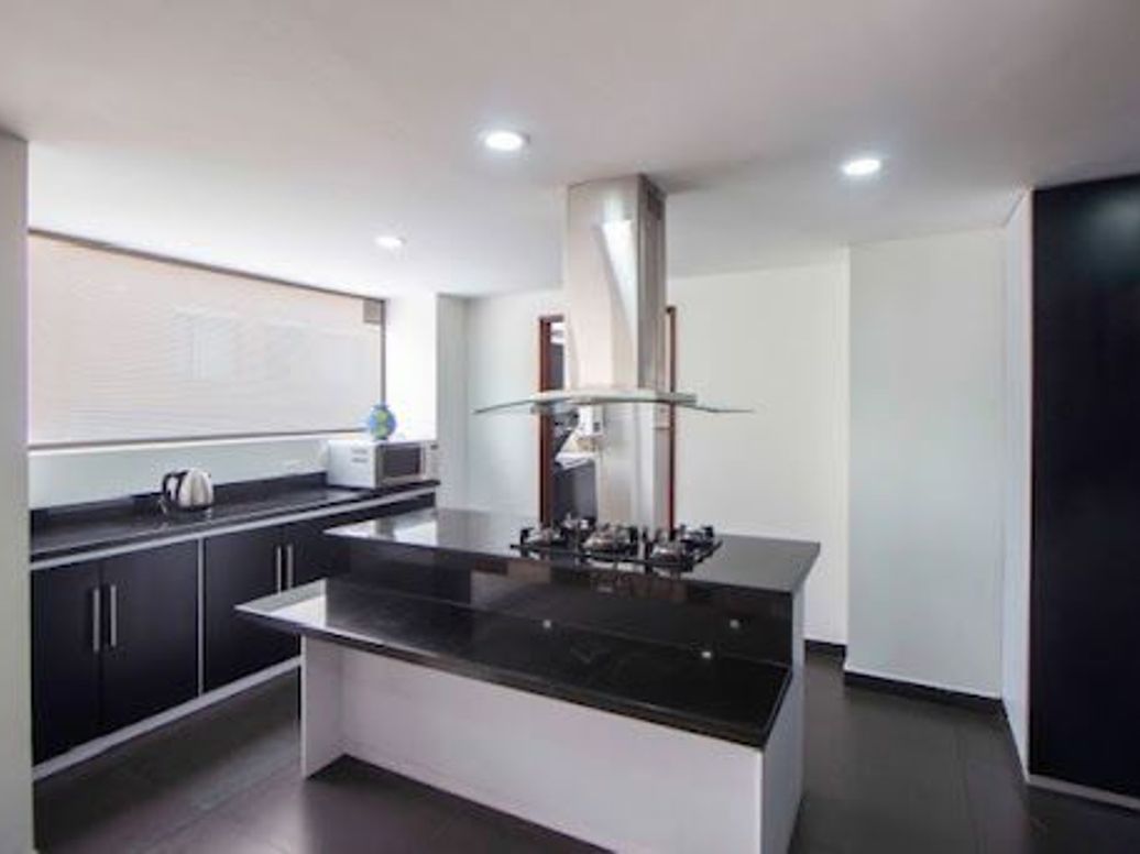 Apartamento de 3 alcobas en venta en Santa Barbara Central, Bogotá, 181 m² · foto 8 de 18
