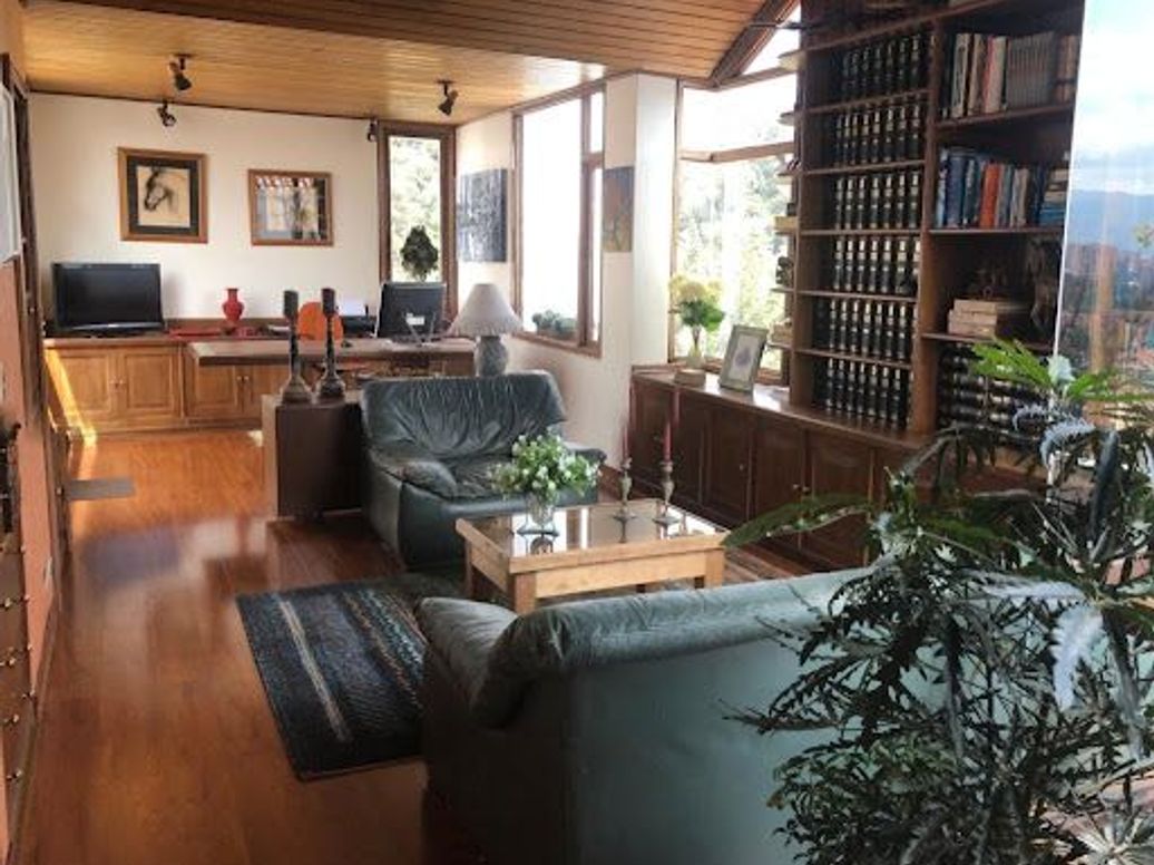 Casa de 3 alcobas en venta en Gratamira, Bogotá, 320 m² · foto 3 de 20