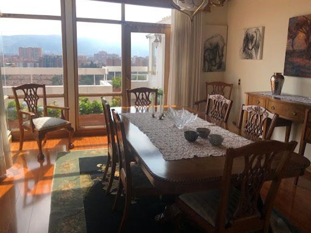 Casa de 3 alcobas en venta en Gratamira, Bogotá, 320 m² · foto 2 de 20