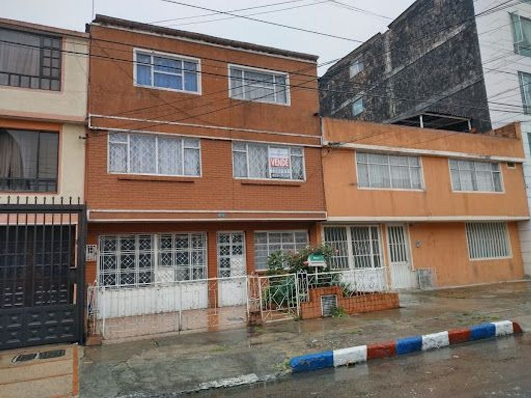 Casa de 7 alcobas en venta en Autopista Muzu, Bogotá, 260 m² · foto 10 de 12