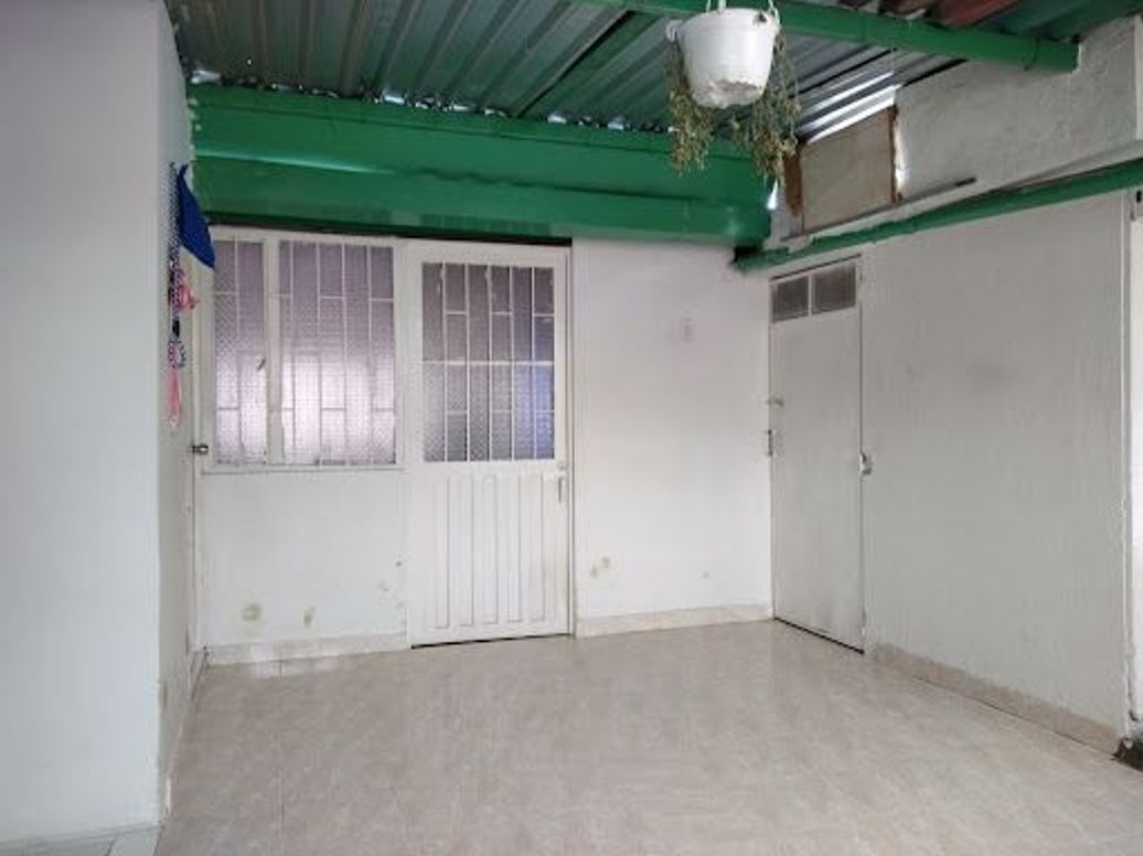 Casa de 7 alcobas en venta en Autopista Muzu, Bogotá, 260 m² · foto 9 de 12