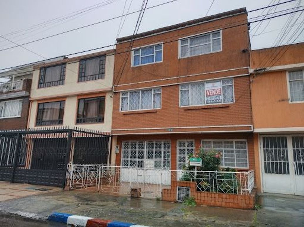 Casa de 7 alcobas en venta en Autopista Muzu, Bogotá, 260 m² · foto 12 de 12
