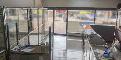 Local de 3 niveles  muy bien ubicado a lado de agrocampo.