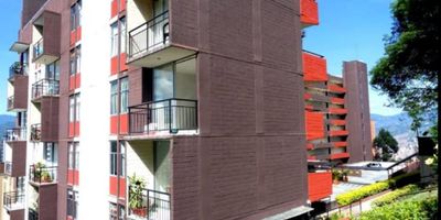 ¡Gran oportunidad! Apartamento en La Loma del Indio

Vendo hermoso apartamento de 45 m², ideal para disfrutar de un espacio cómodo y funcional. Este hogar cuenta con:


 Sala-comedor acogedora.
 Cocina integral moderna.
 2 habitaciones amplias y bien iluminadas.
 1 baño completo.
 Zona de ropas independiente.


Nota: No incluye parqueadero.

La unidad residencial ofrece amenidades para tu bienestar:


 Piscina.
 Zona infantil.
 Ascensor.
 Portería 24 horas para mayor seguridad.
 Shut de basuras.


Costo de administración: $200.000 mensual.

Ubicación estratégica en La Loma del Indio, con fácil acceso al transporte público y cercanía a todos los servicios esenciales.

¡No pierdas esta oportunidad! Contáctame para más información o agendar una visita.
