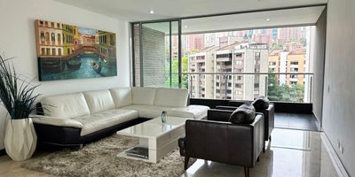 Casa en arriendo en unidad cerrada ubicada sobre via principal con rutas de trasporte publico, cerca a colegios y estacion de servicio. Entorno totalmente campestre, muy tranquilo y de facil acceso. Piso en porcelanato, chimenea, sala y comedor independiente, estudio, estar de tv, biblioteca, 3 alcobas con baño en la principal, cocina integral abierta tipo americano, alcoba y baño de servicio, balcon, terraza, jardin y parqueaderos (2 cubiertos). Gym, salon social, parque infantil, placa polideportiva, cancha de squash, vigilancia 24 horas, citofonia y circuito cerrado de tv. *Inmuebles sujetos a verificación de disponibilidad.*