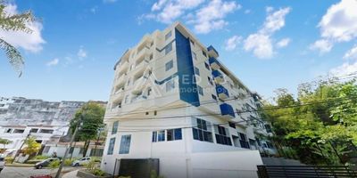 Apartamento para la venta ubicado el sector de Maraya  en la ciudad de Pereira, dicha ubicación es estratégica, ya que a su alrededor cuenta con centros médicos, farmacias, restaurantes, unidades residenciales, hoteles, bancos, cajeros automáticos, supermercados, colegios, universidades entre otros. Adicional tiene diferentes vías de acceso que permiten salir y llegar rápidamente.

Apartamento cuenta con una área construida de 53 m2,  piso3, distribuido de la siguiente forma  con sala comedor, cocina integral, 2 baños, balcón, 2 habitaciones, zona de lavandería y parqueadero privado. El conjunto tiene salón social, zonas verdes, zona infantil, porteria y vigilancia las 24 horas. 

El inmueble es una gran oportunidad para quienes buscan un hogar cómodo y bien ubicado en una de las zonas más atractivas de la ciudad.